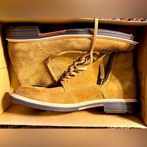 Brand New Men’s Uggs Suede Zip Up Boots size 9.5